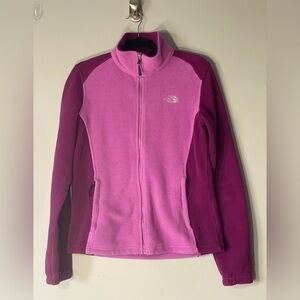 The Northface M Ladies Jacket
Full Zip 
Pockets on either side
Warm
Cozy